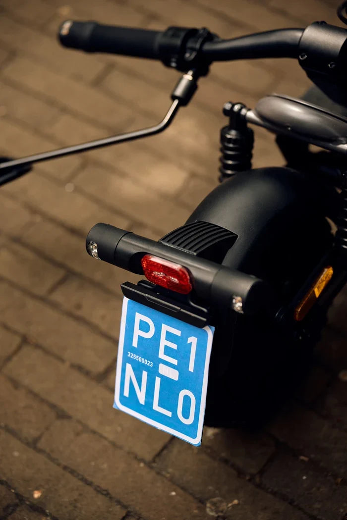 Afbeelding van de kenteken en de step